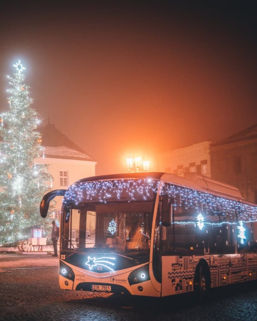 Ve Frýdku-Místku opět vyjíždí vánoční autobus